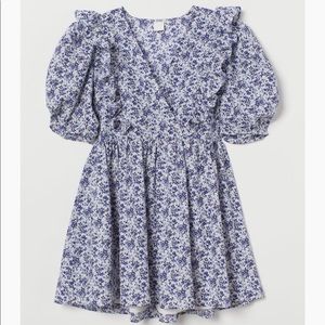 NWT. H&M Puff Sleeved Dress